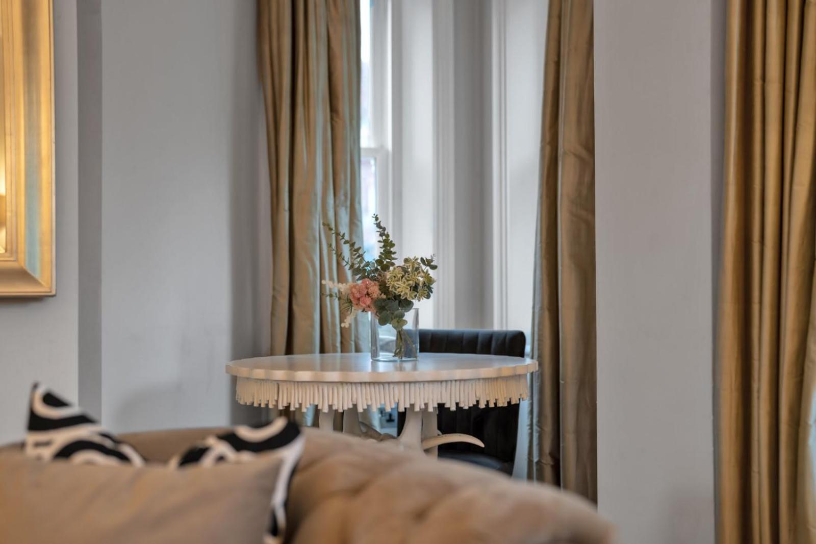 Knightsbridge - Hans Place Apartments Лондон Екстер'єр фото